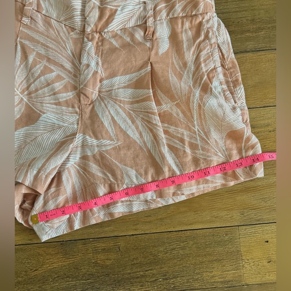 TAHARI Palms linen peach and white shorts - Picture 9 of 9